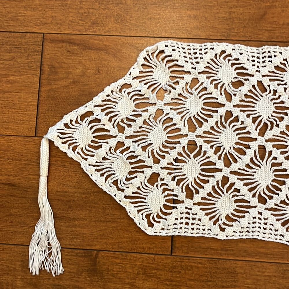 White Crochet Vintage Handmade Table Runner Topper Doily - Picture 6 of 6